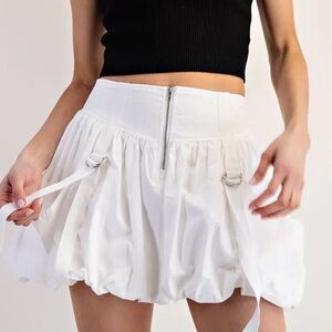 Eesome White Mini Skirt with Zipper Detail. ON SE TODAY!!!!